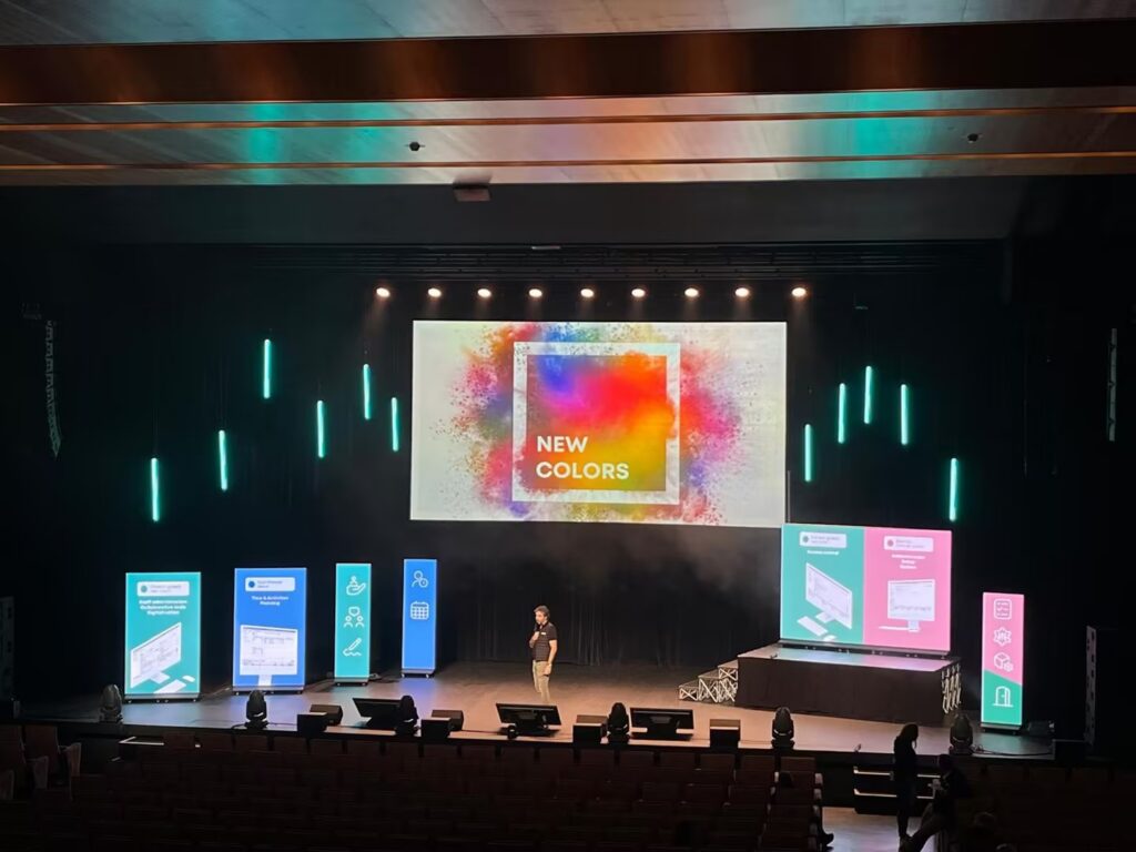 France Conference Project – 12 CLT X-Poster Pro Displays Build a Dynamic Conference Stage