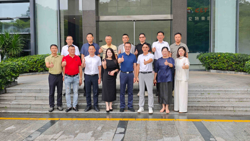 Deepen Government-Enterprise Exchanges, Jointly Usher in a New Industrial Chapter | Delegation from Lengshuijiang Visits CLT-LED for Inspection and Exchange