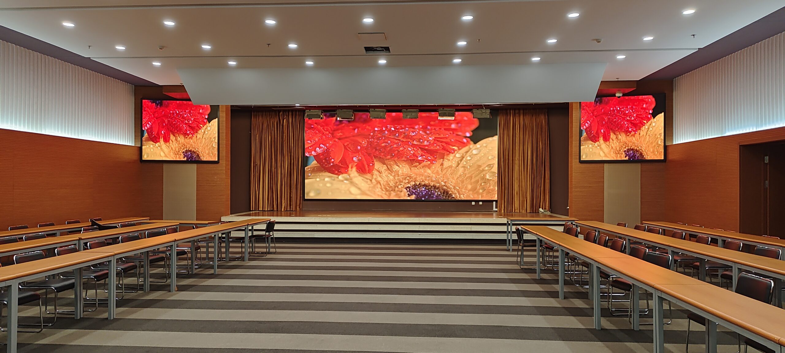 Dalian Medical University: Multi-Screen Grand Auditorium Audio-Visual Upgrade Banner