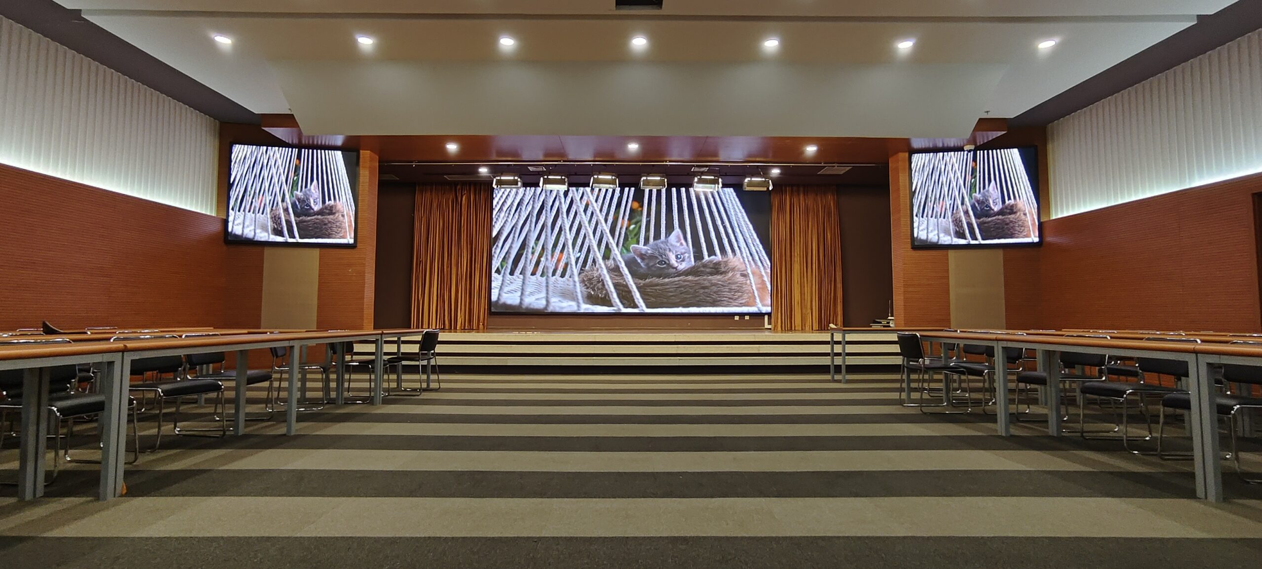 Dalian Medical University: Multi-Screen Grand Auditorium Audio-Visual Upgrade View 1