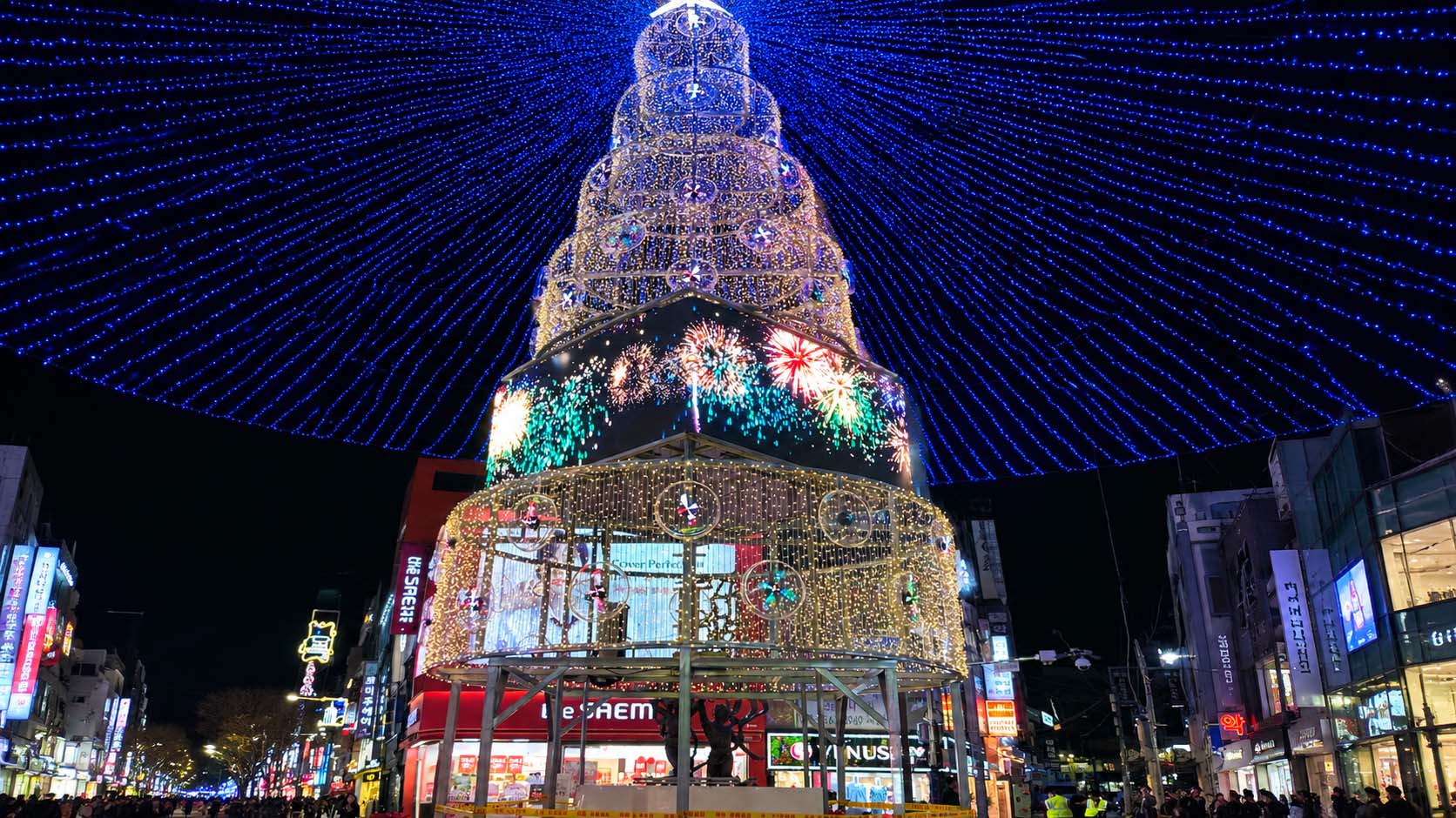 South Korea Downtown Commercial Plaza: Giant Christmas Tree LED Landmark Installation View 1