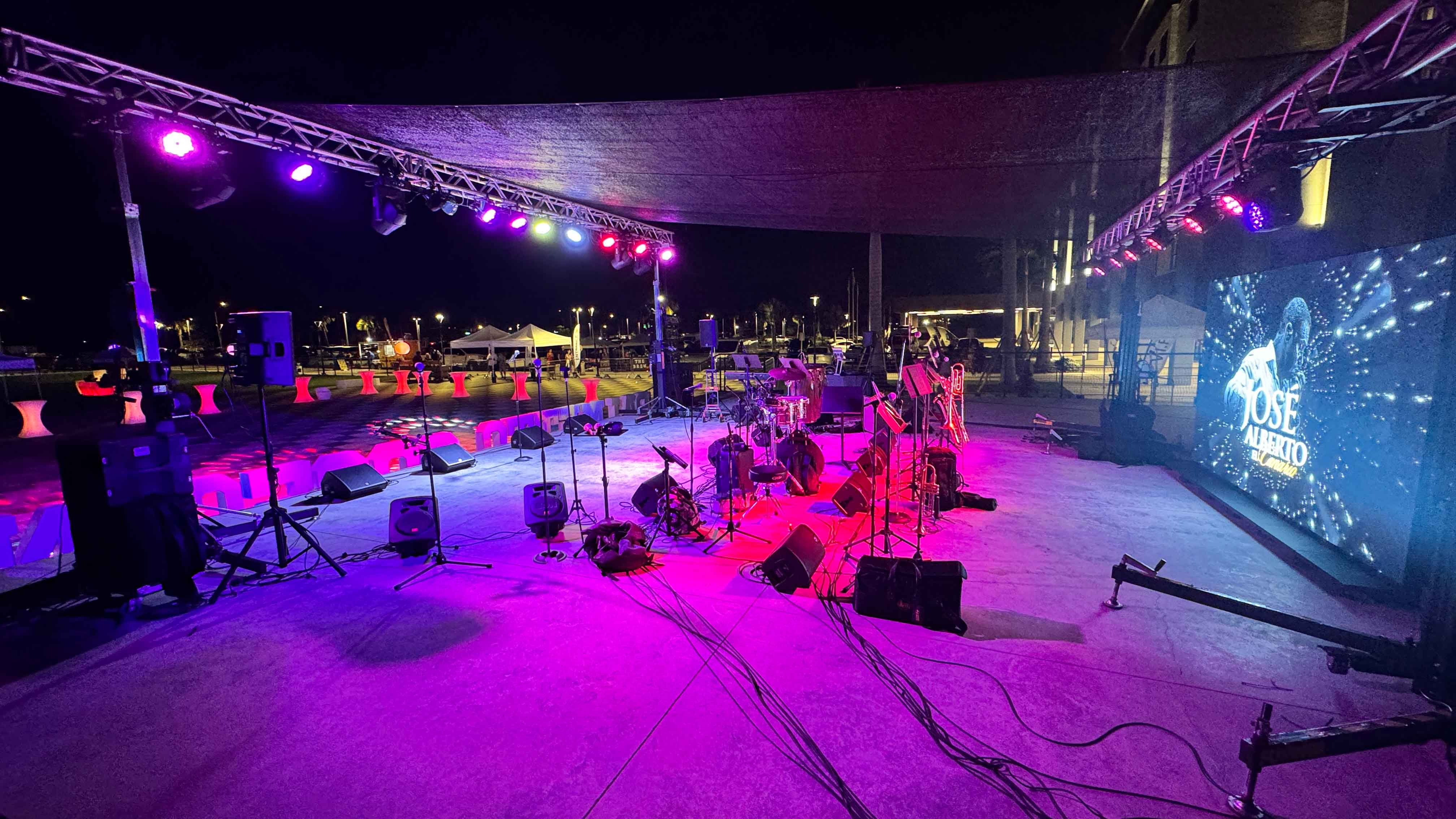 USA Outdoor Stage Event: Rapid-Deployment Weatherproof LED Poster Display View 3