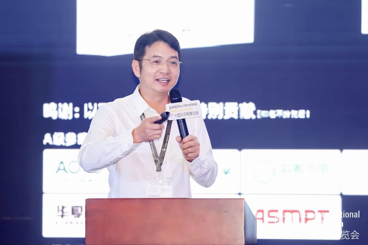 CLT Chairman Duan Sicai Receiving Industry Award