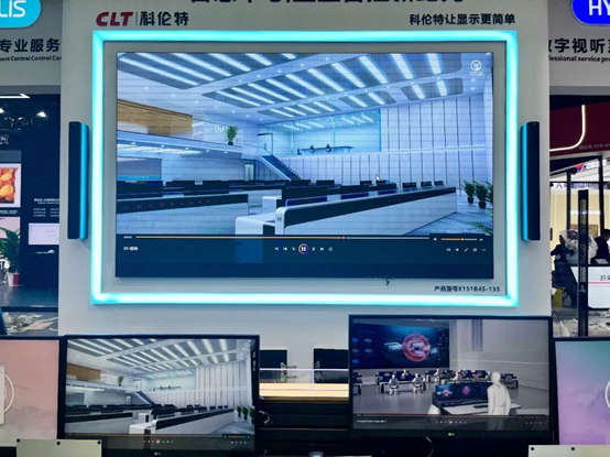 Audience Experiencing CLT Foldable Display